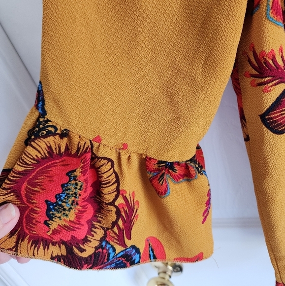 Artizan Robin Barre Made in Canada Floral Ruffled Top Size Small - Picture 4 of 7